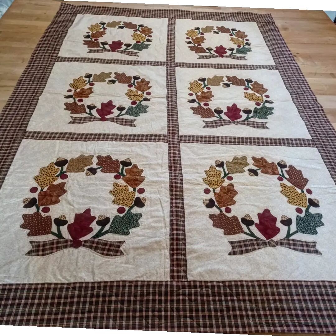 Some of my doodling has been for this quilt. A finished hand appliqued and hand quilted quilt. The owner wanted to add quilting to the borders and sashing.  I love how sweet the quilted leaves look! I mirrored the leaves in the applique for the borde