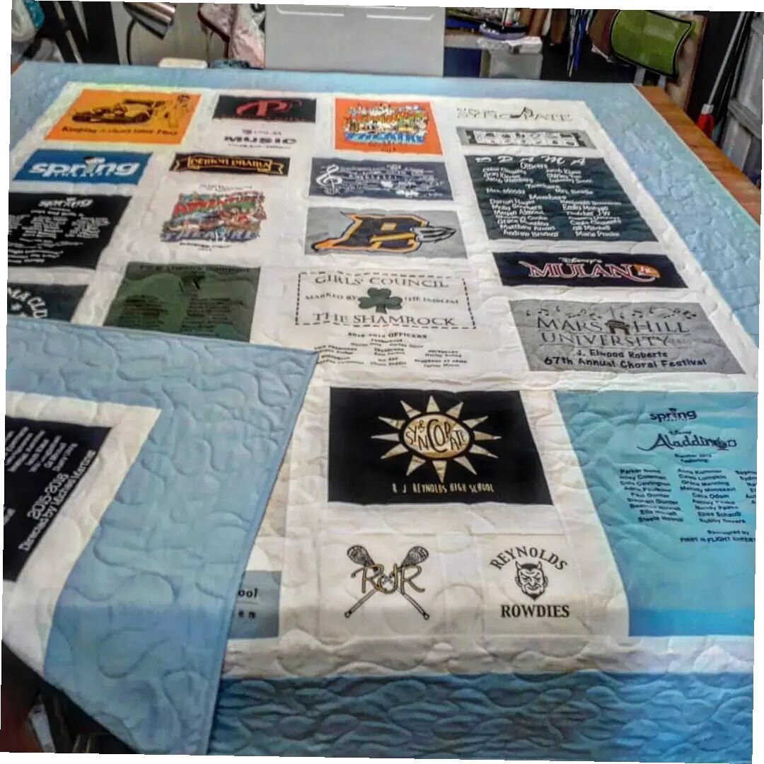 A throwback double sided Custom T-Shirt quilt today! I love the spring blues in this one!

#finishedfibers #makingquiltedmemories #tshirtquilt #tshirtquilts #texture #togetherwesew #textiles #memoryblanket #memoryquilts #inmystudio #customquilts #apq