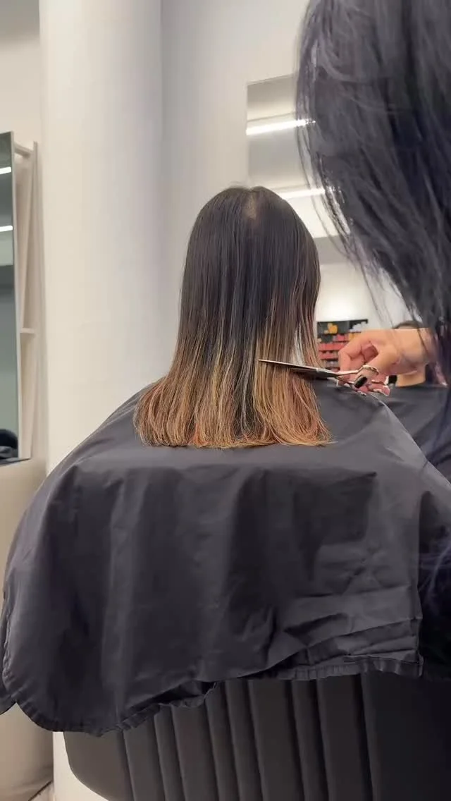 Are you on the purple wave?
Check out @michellelee.styles executing this stunning hair color transformation complete with a beachy, relaxed wave!
Book your appointment at Salon Eva Michelle through the link in our bio or by calling/texting: (617) 26