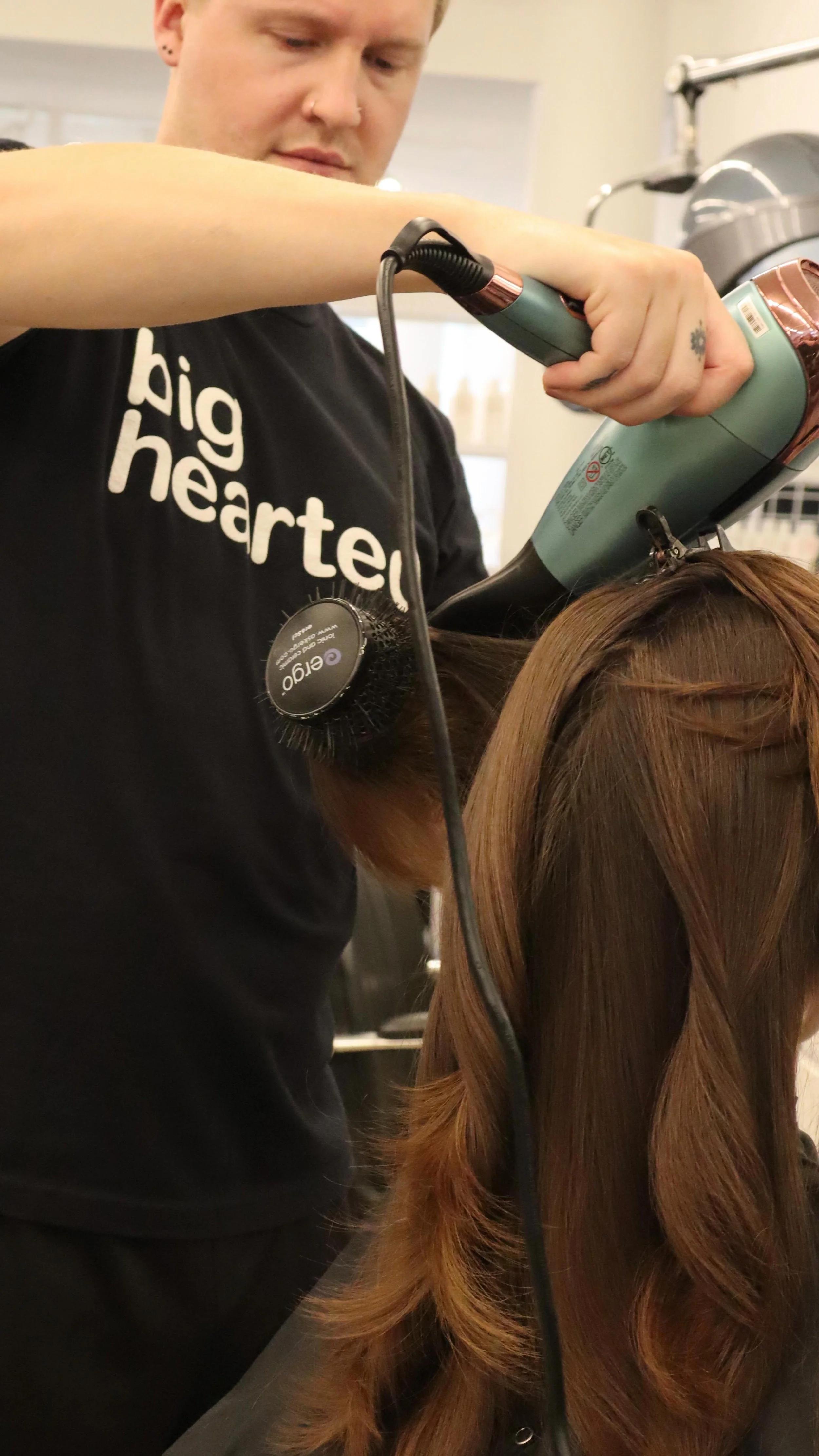 Nothing leaves you feeling your best like a blowout does 🤩 Book today at Salon Eva Michelle with @joeyvhair to understand the hype of Boston’s best salon!
Call or text: (617) 262-8118
Link in bio 💆🏽‍♀️
#blowout #brunette #brunettebalay