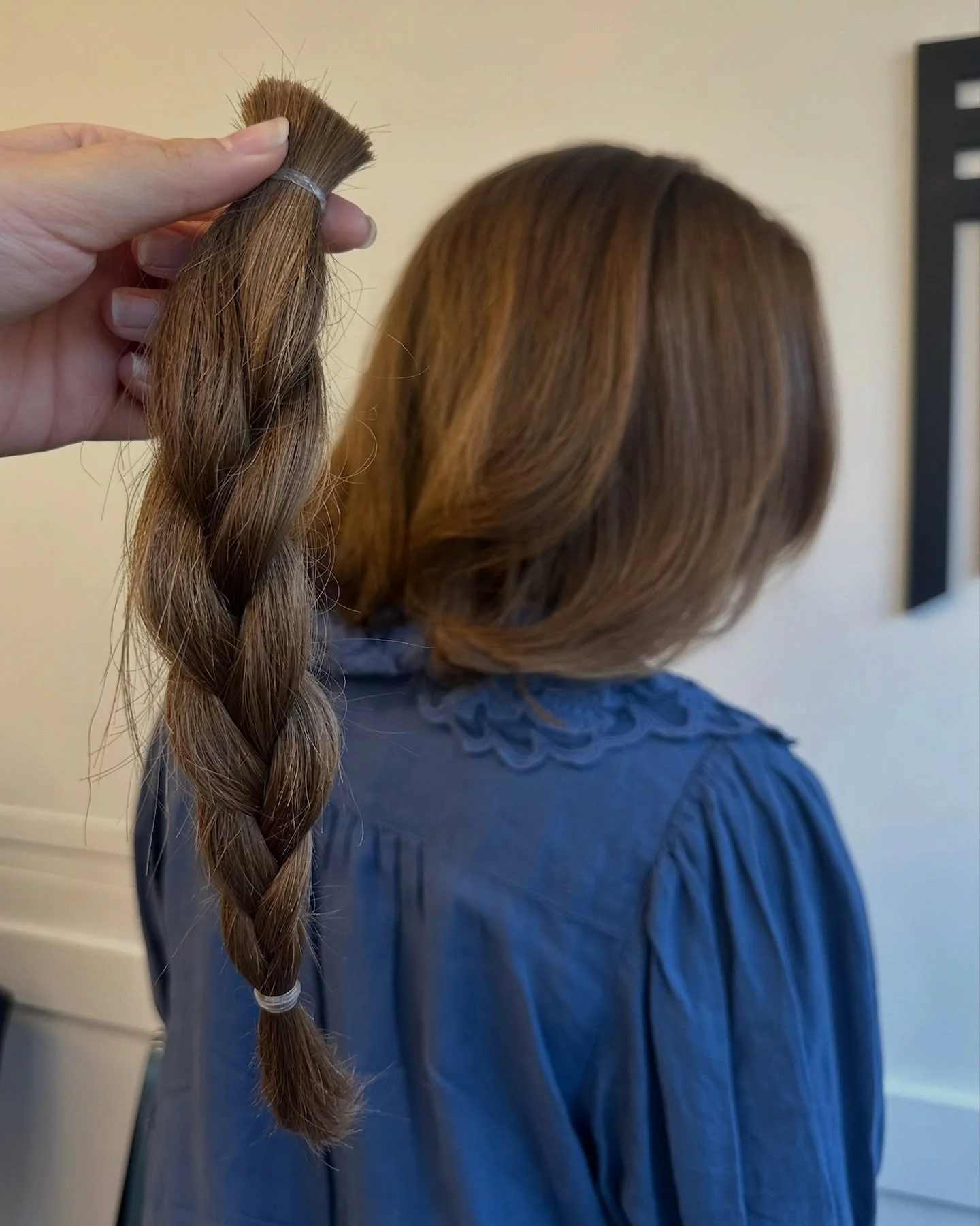 Krystle’s client was ready for a fresh new look, and this transformation says it all — healthy, shiny, and full of movement 🙌
📍Salon Eva Michelle, Boston | ✂️ by @krystle_salonemboston
#SalonEvaMichelle #BostonSalon #HairTransformatio