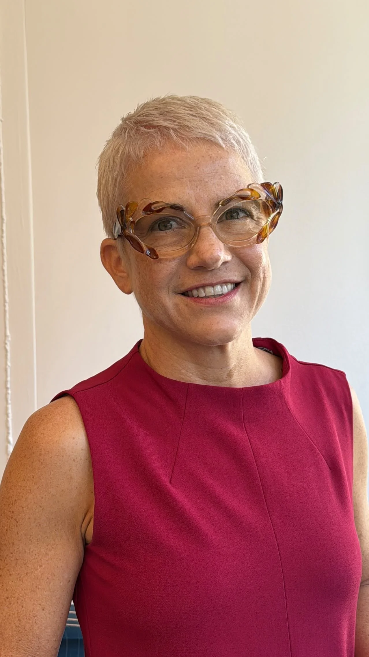 @evamustafai never fails to leave her clients smiling! Check out this stunning double process complete with a sleek trim 🤩 At Salon Eva Michelle, we’re committed to delivering the results you want. Nothing comes between this client & her s