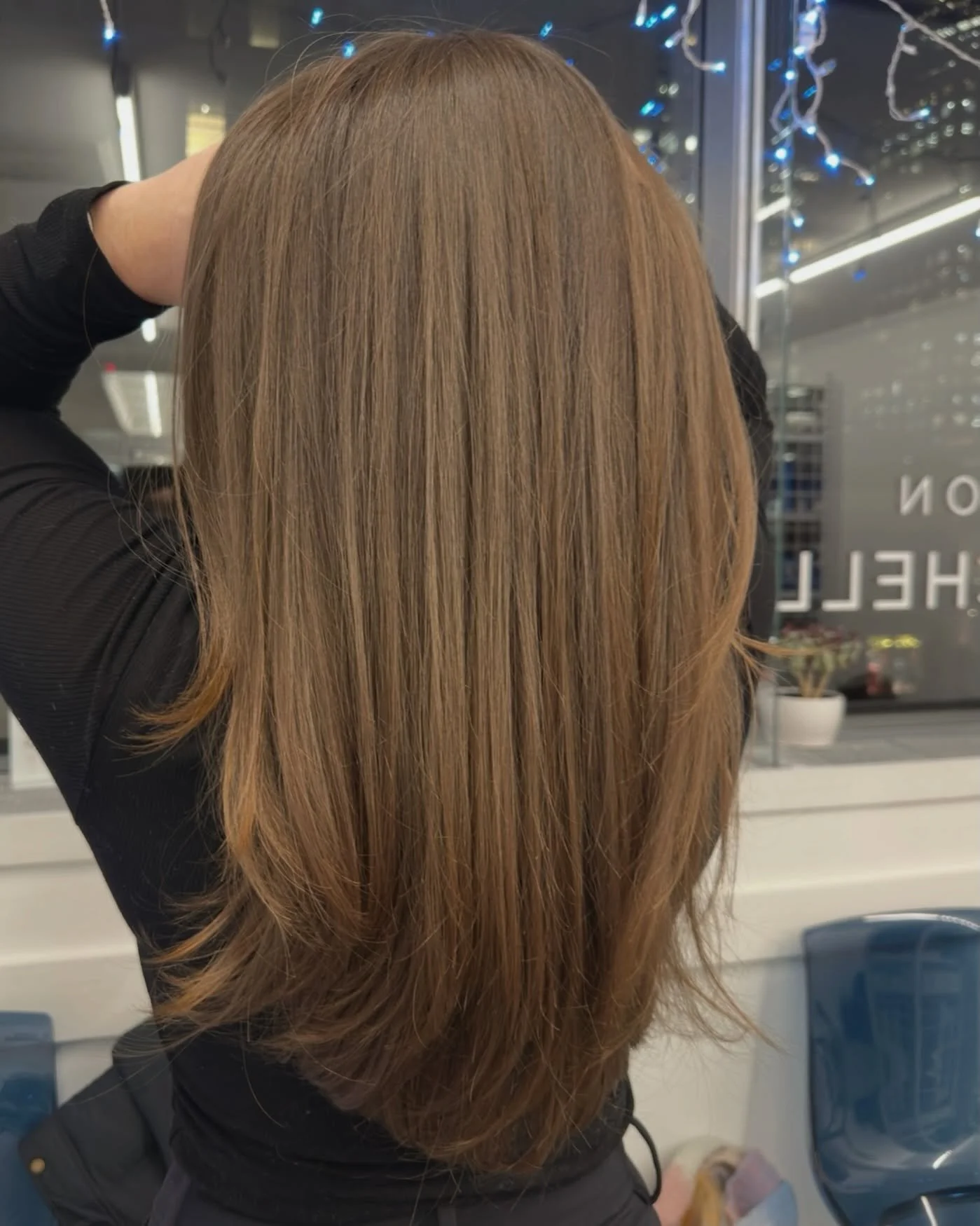 Fresh cut alert! 💇&zwj;♀️ 
@joeyvhair worked magic on this chop. Swipe for her before!

Whether you&rsquo;re ready for a simple trim or a total transformation, let it be with us 🤍
Salon Eva Michelle | 37 Newbury Street, Boston

#haricut #chop #hair