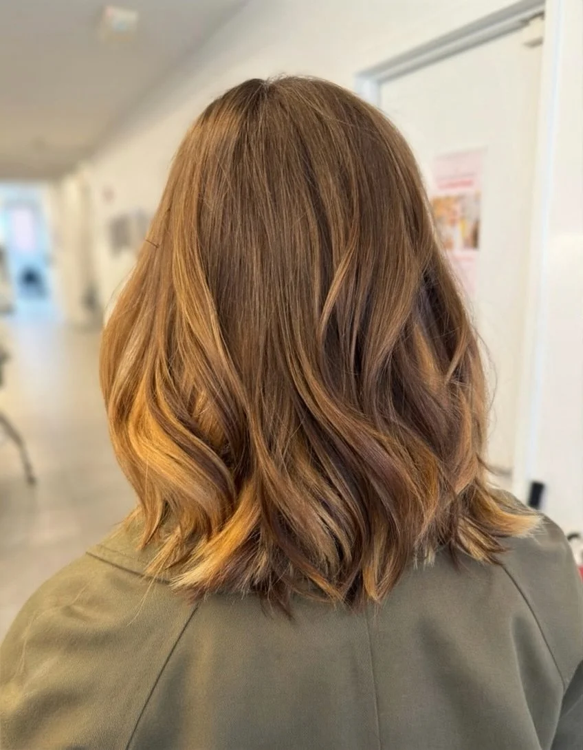 Summer-Ready Extension Checklist: 
✔️Volume 
✔️Length 
✔️Dimension 

Advanced Designer joeyhair adds seamless✨color and fullness✨ for this client through hand-tied @bellohavenhairextensions sew-in wefts. Book your consultation for completely customiz