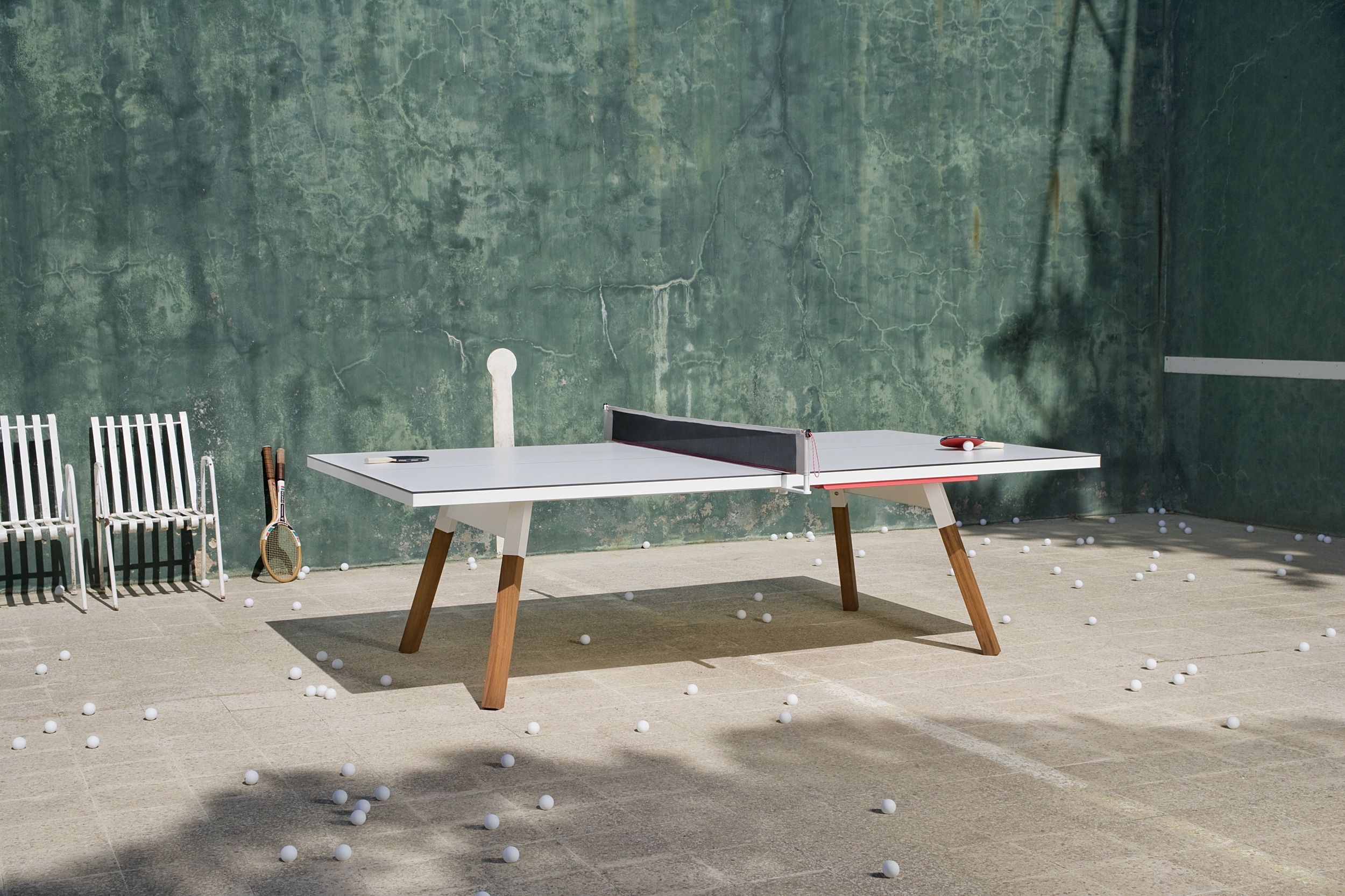 Стол для пинпонга. Бетонный стол для настольного тенниса. Необычный стол для тенниса настольного. Стол для настольного тенниса на даче. Стол для пинг понга дизайнерский.