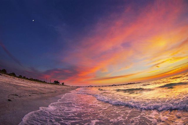 A little fisheye Florida sunset #florida #stpete #tampabay #ilovetheburg #instaburg #lovefl #cleargram #welivehere #sunsets #sunset #beach #colorful #cleargram #liveamplified #roamflorida #pureflorida #fun_in_florida #igersstpete #igersflorida #insta