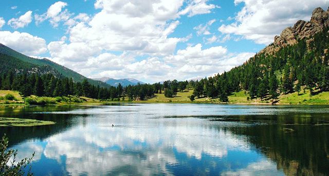 Colorado lake reflection #colorado #reflection #estespark #rockymountainnationalpark #mountain #lake #denver #coloradophotography #reflectiongram #coloradooutdoors #coloradolive #igerstravel #picoftheday #instagood #photooftheday #coloradogram #sky #