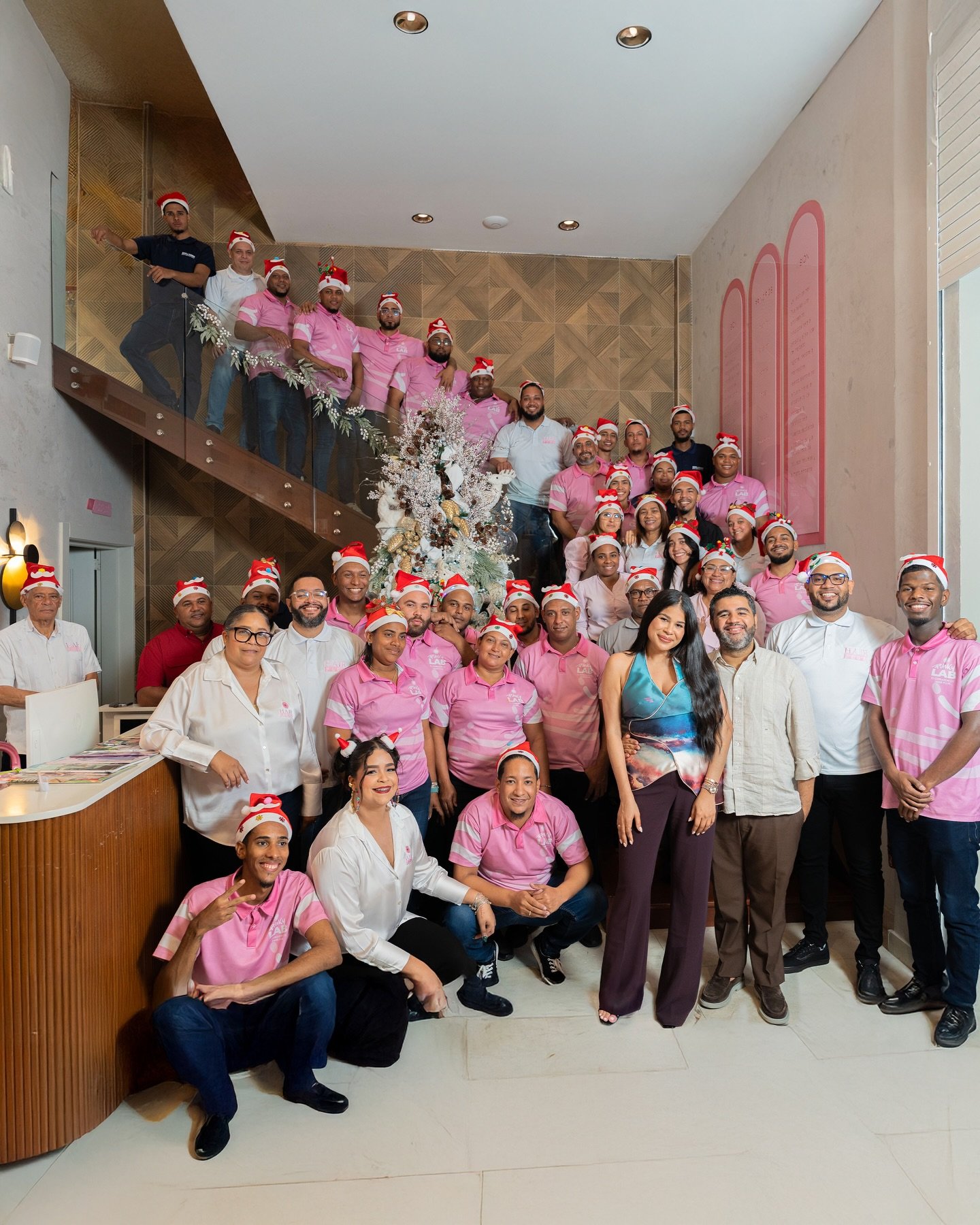 Un poco de lo vivido en nuestro compartir navide&ntilde;o 🎄✨

En a&ntilde;os anteriores celebramos estas fechas por todo lo alto. Este a&ntilde;o, tras vivir una p&eacute;rdida que nos ha tocado profundamente como familia, decidimos compartir de una