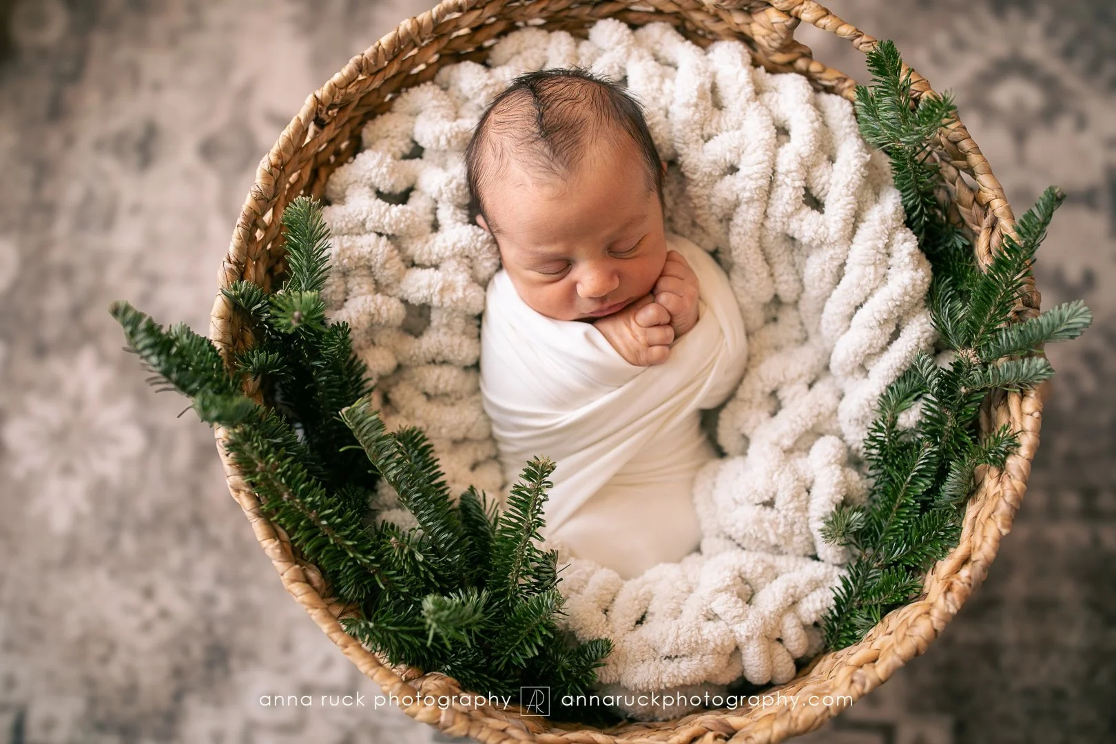 Oliver_newborn photos_watermarked-9.jpg