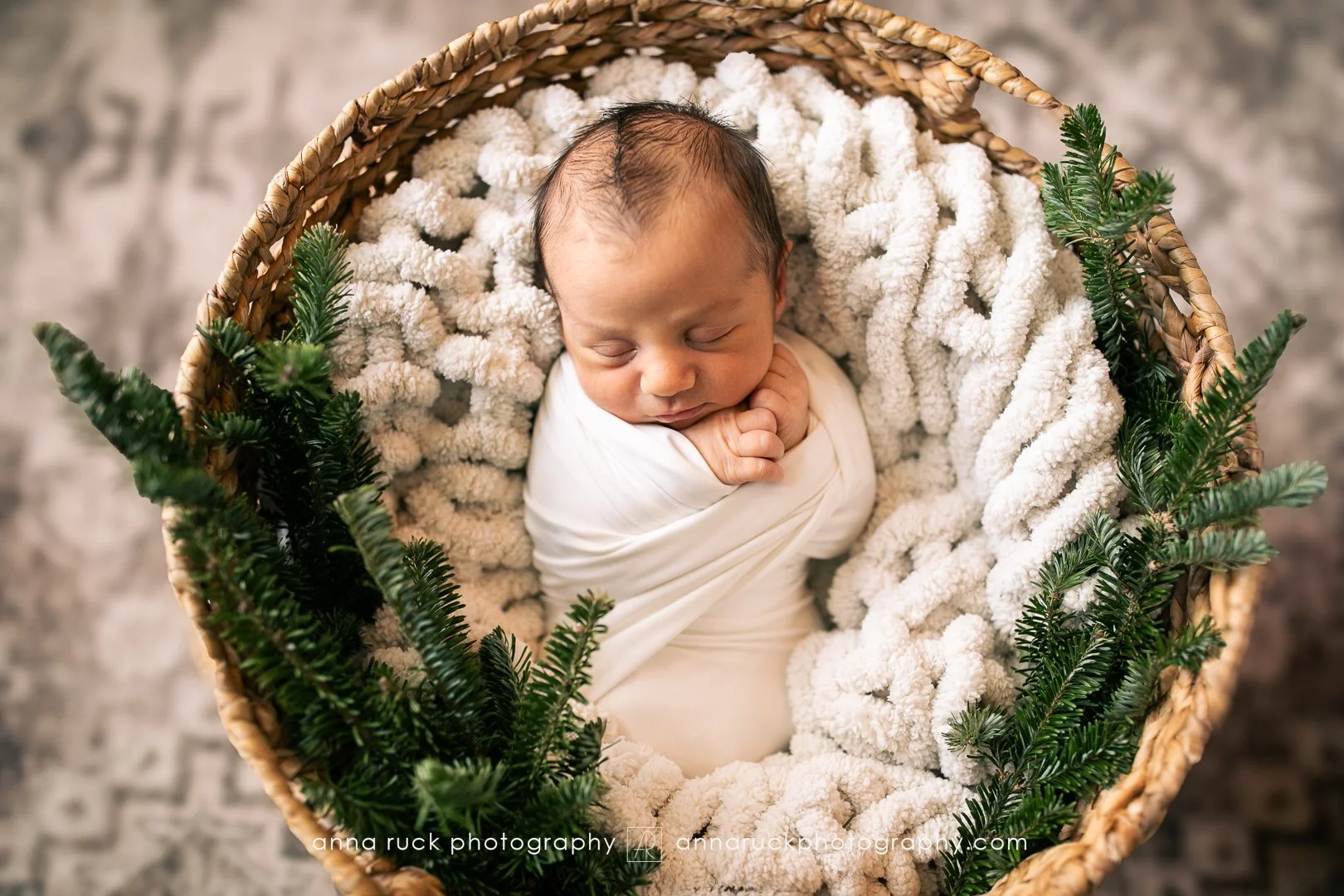 Oliver_newborn photos_watermarked-16.jpg