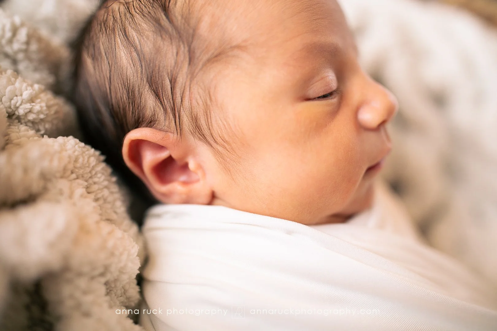 Oliver_newborn photos_watermarked-30.jpg