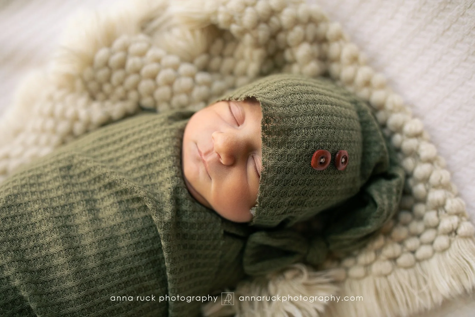 Oliver_newborn photos_watermarked-34.jpg