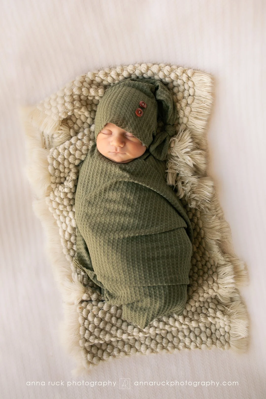 Oliver_newborn photos_watermarked-35.jpg