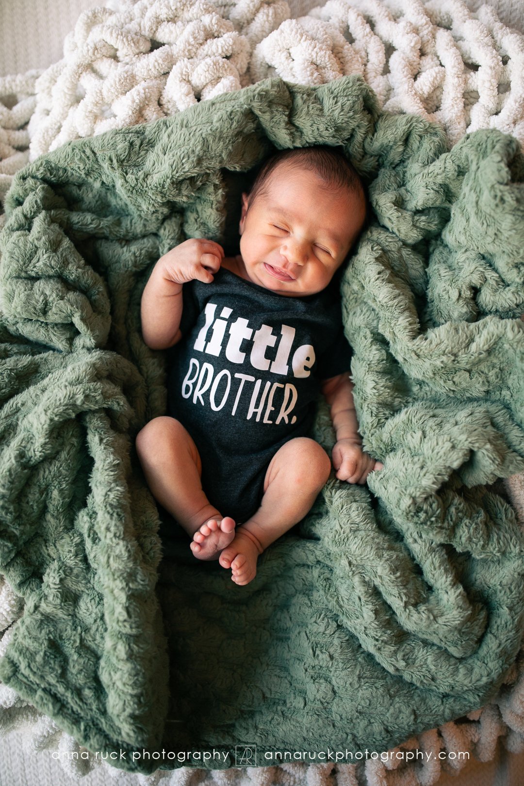 Oliver_newborn photos_watermarked-39.jpg