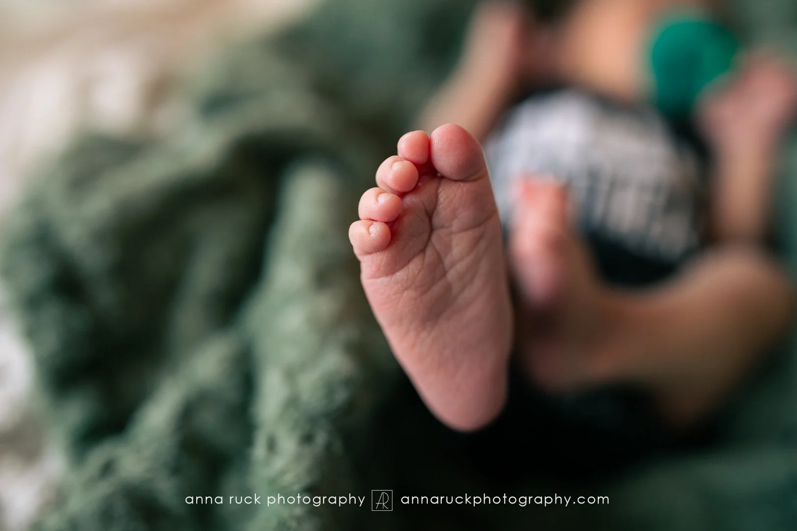 Oliver_newborn photos_watermarked-41.jpg