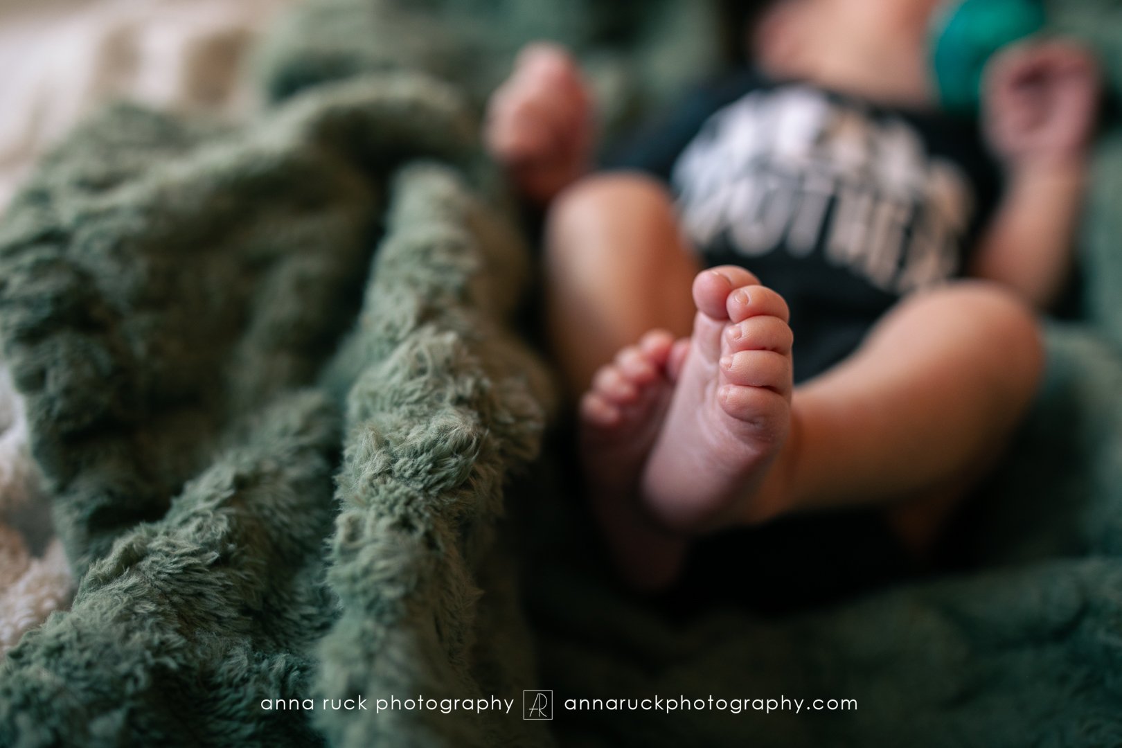 Oliver_newborn photos_watermarked-42.jpg