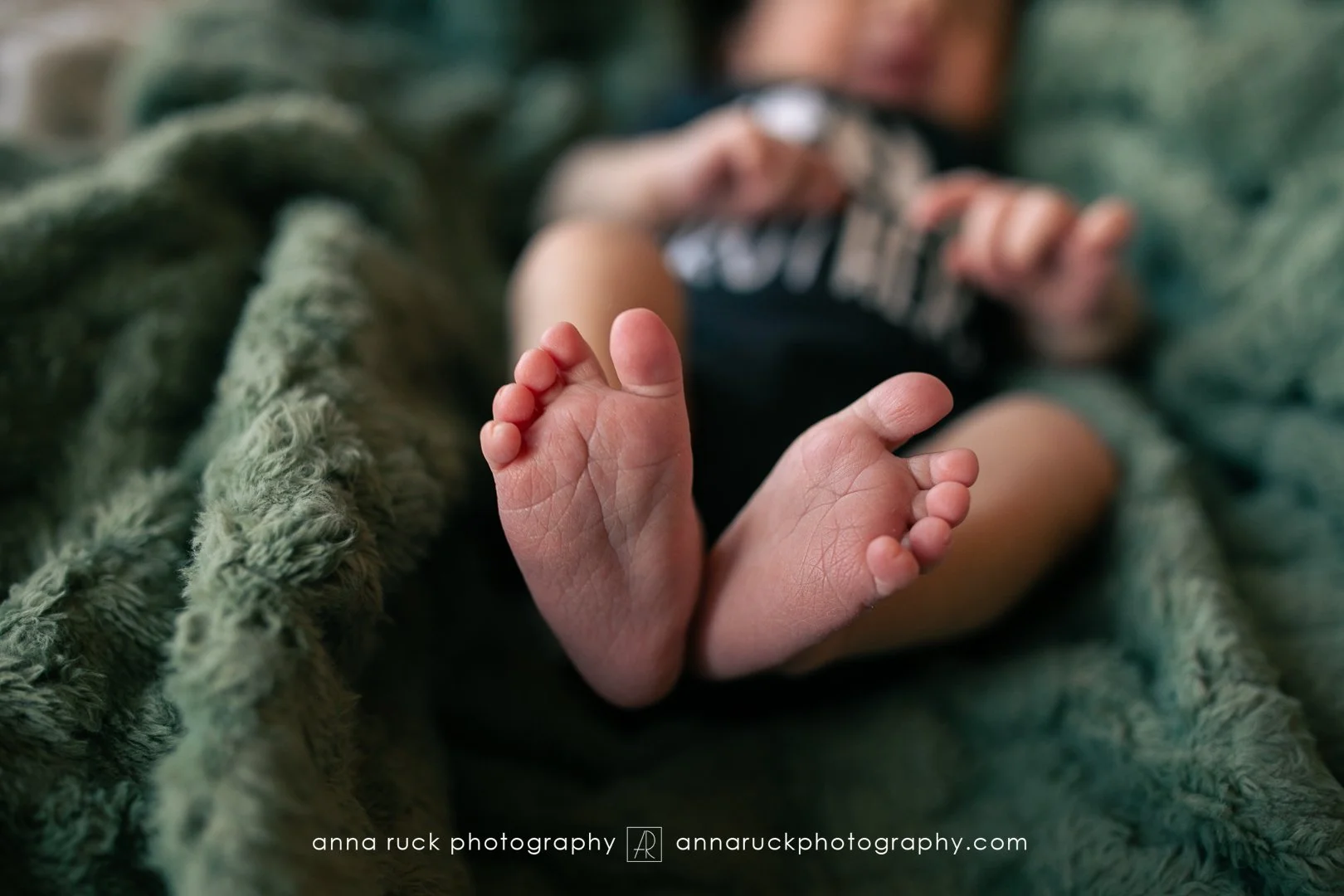 Oliver_newborn photos_watermarked-43.jpg
