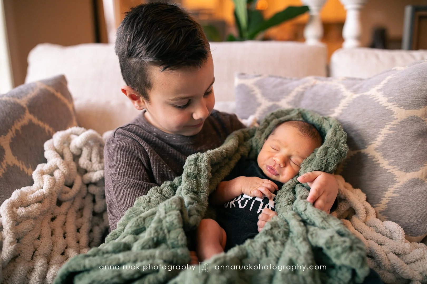 Oliver_newborn photos_watermarked-44.jpg