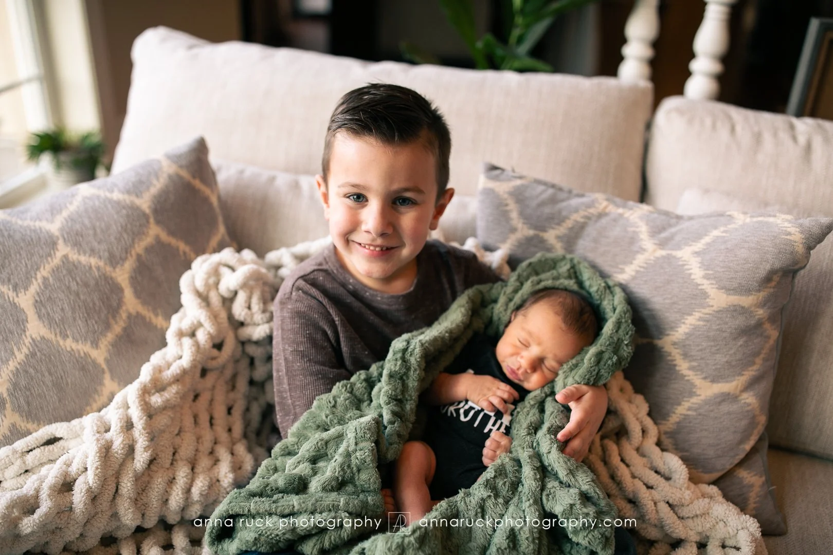 Oliver_newborn photos_watermarked-46.jpg