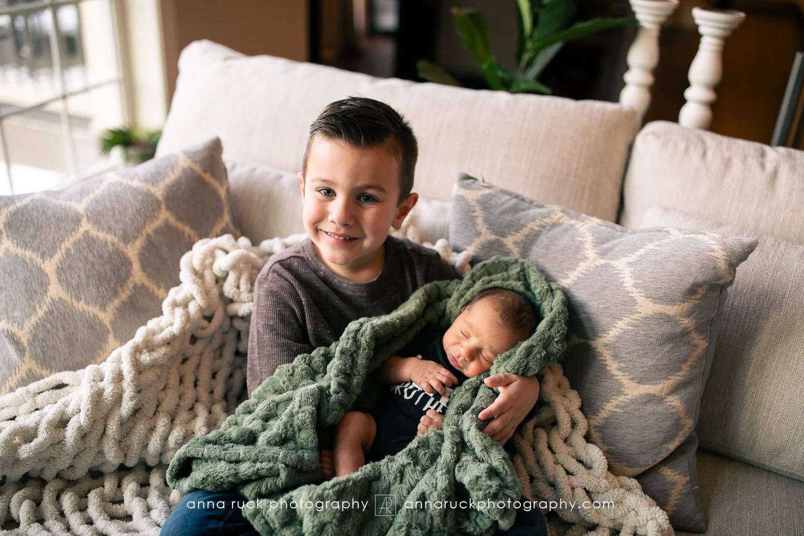 Oliver_newborn photos_watermarked-47.jpg