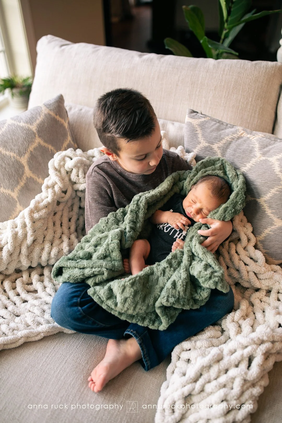 Oliver_newborn photos_watermarked-49.jpg