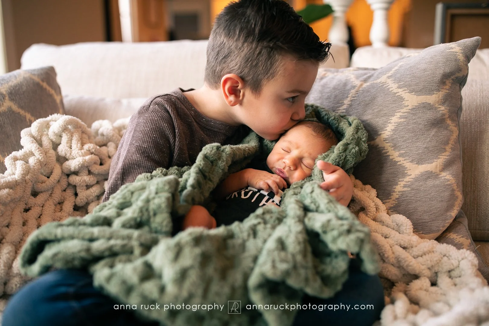 Oliver_newborn photos_watermarked-50.jpg