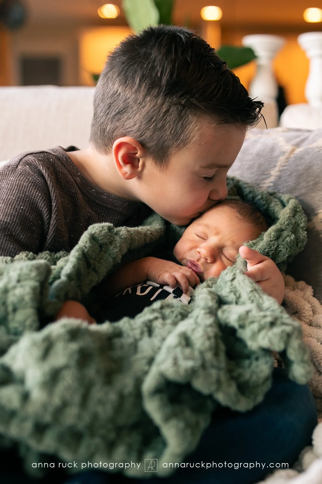 Oliver_newborn photos_watermarked-51.jpg