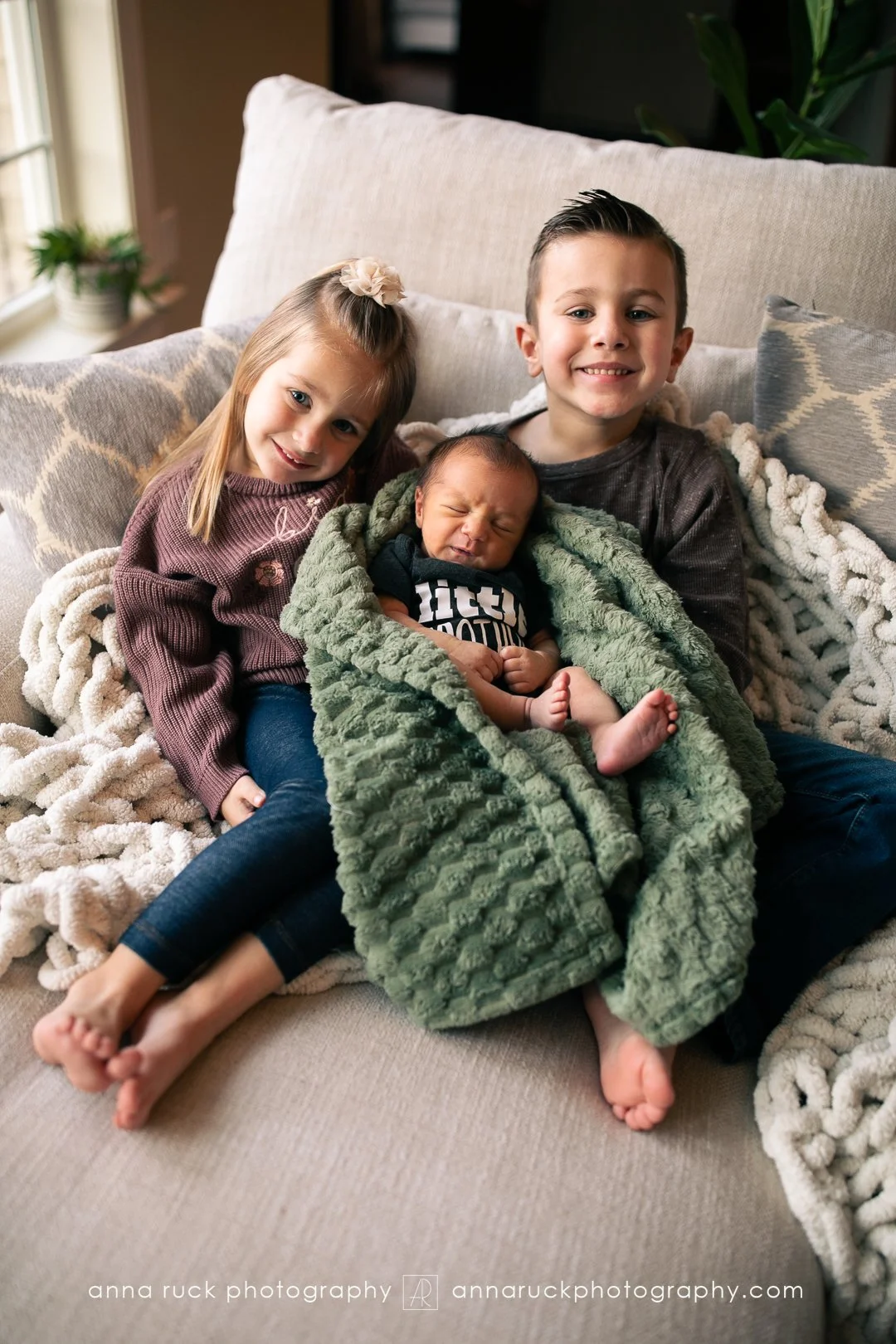 Oliver_newborn photos_watermarked-56.jpg