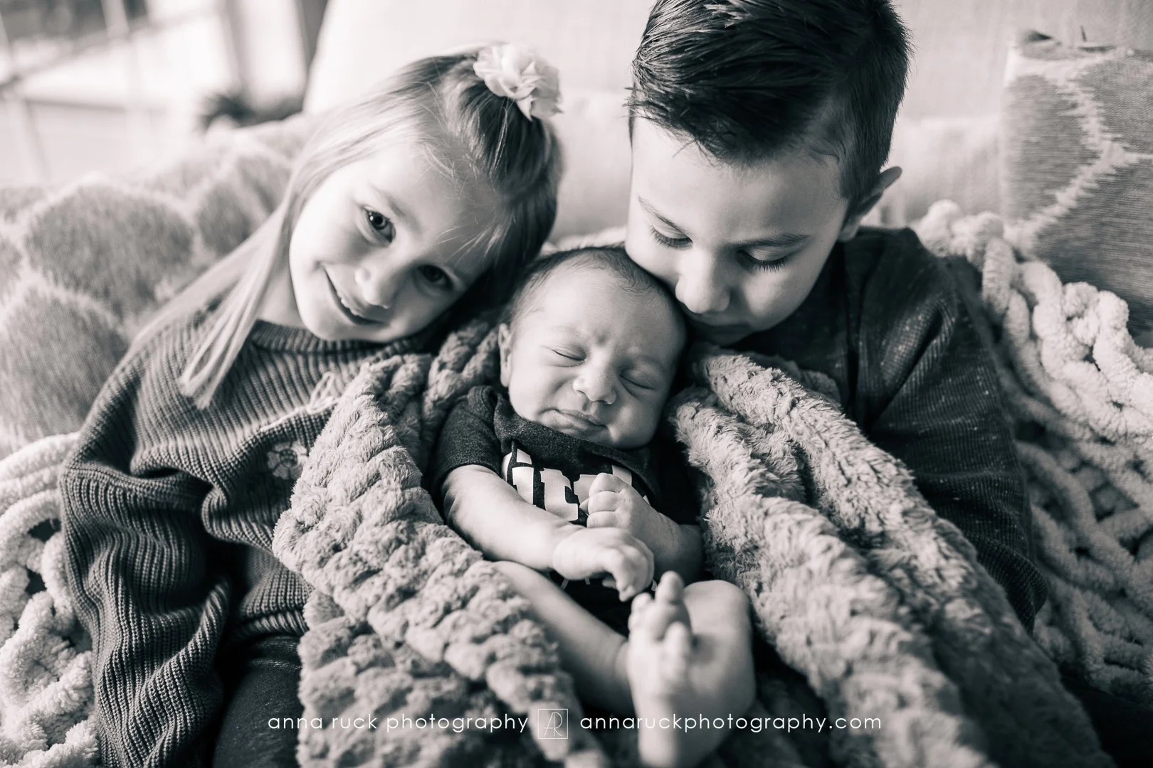 Oliver_newborn photos_watermarked-59.jpg