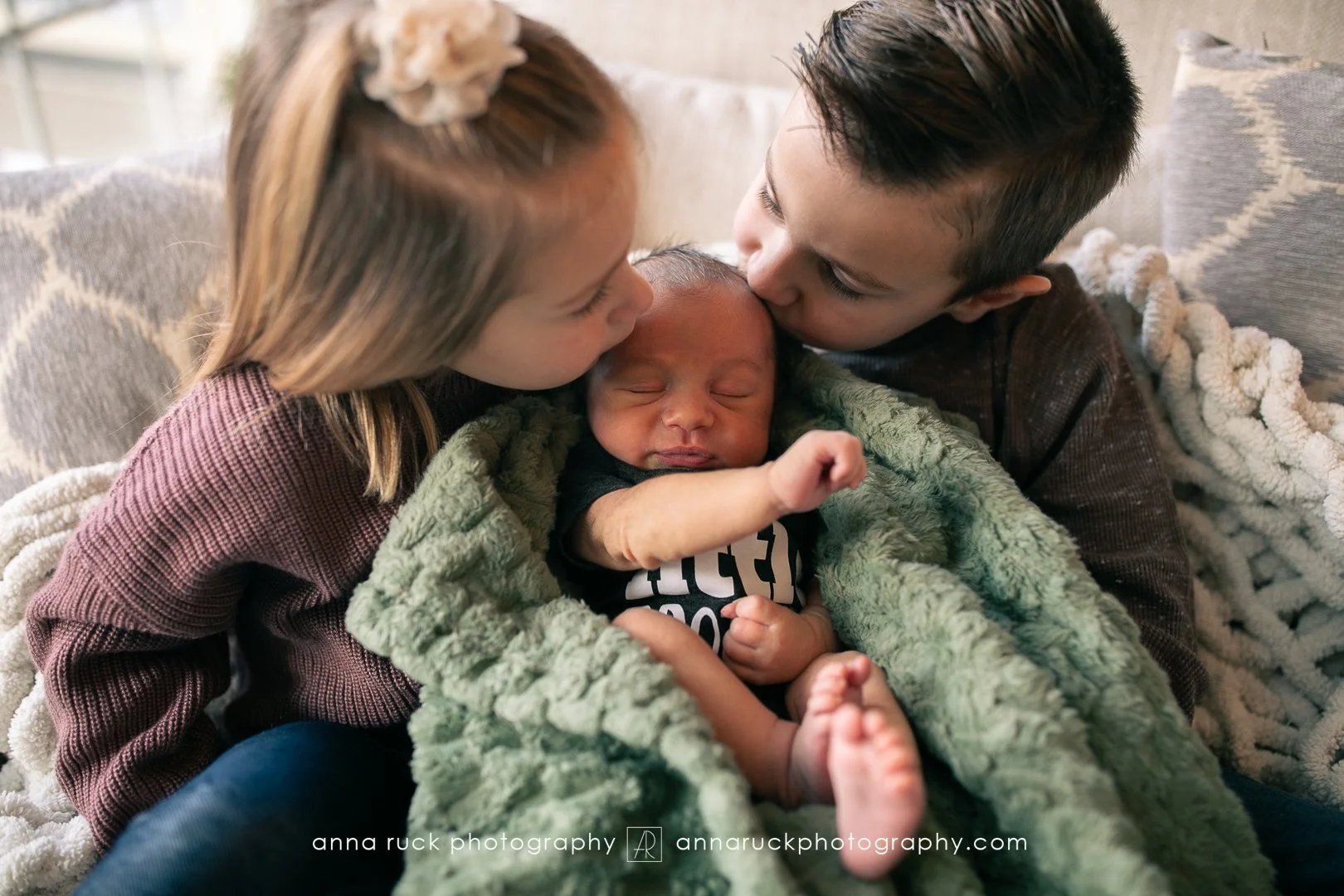 Oliver_newborn photos_watermarked-60.jpg