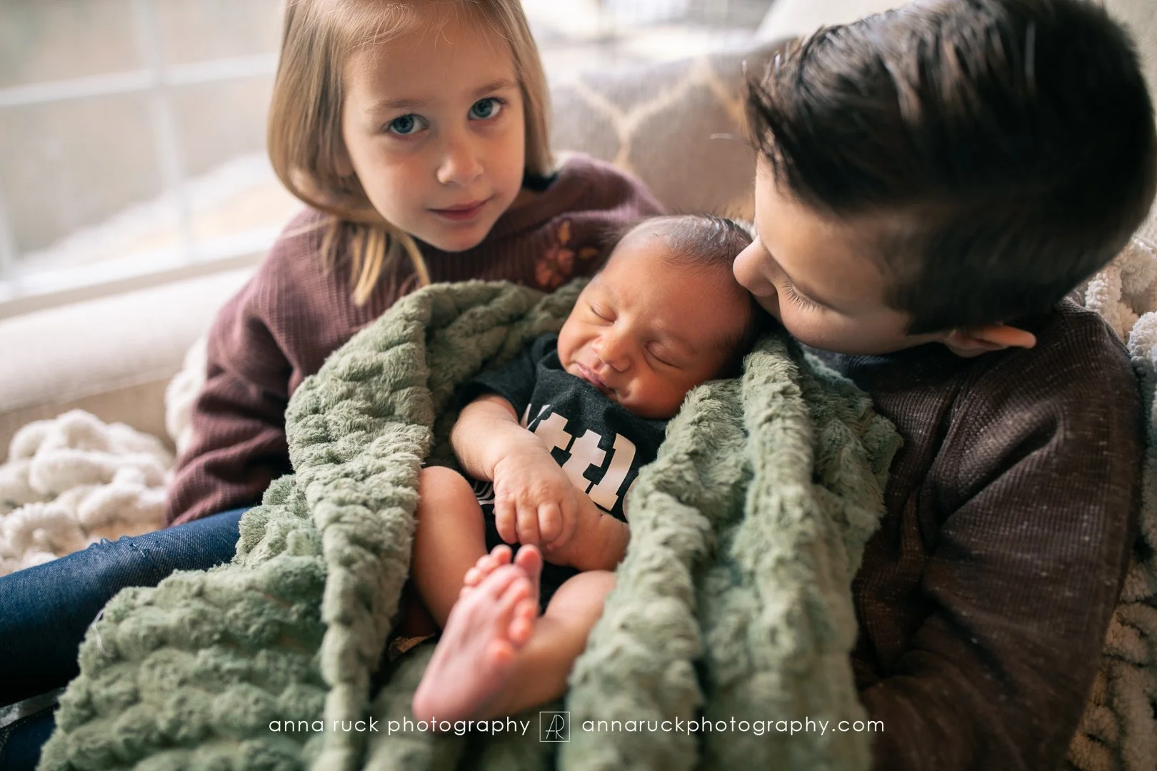 Oliver_newborn photos_watermarked-61.jpg