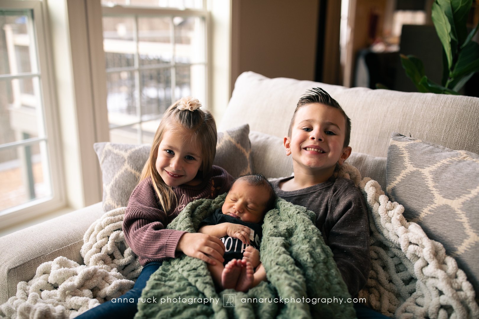 Oliver_newborn photos_watermarked-62.jpg