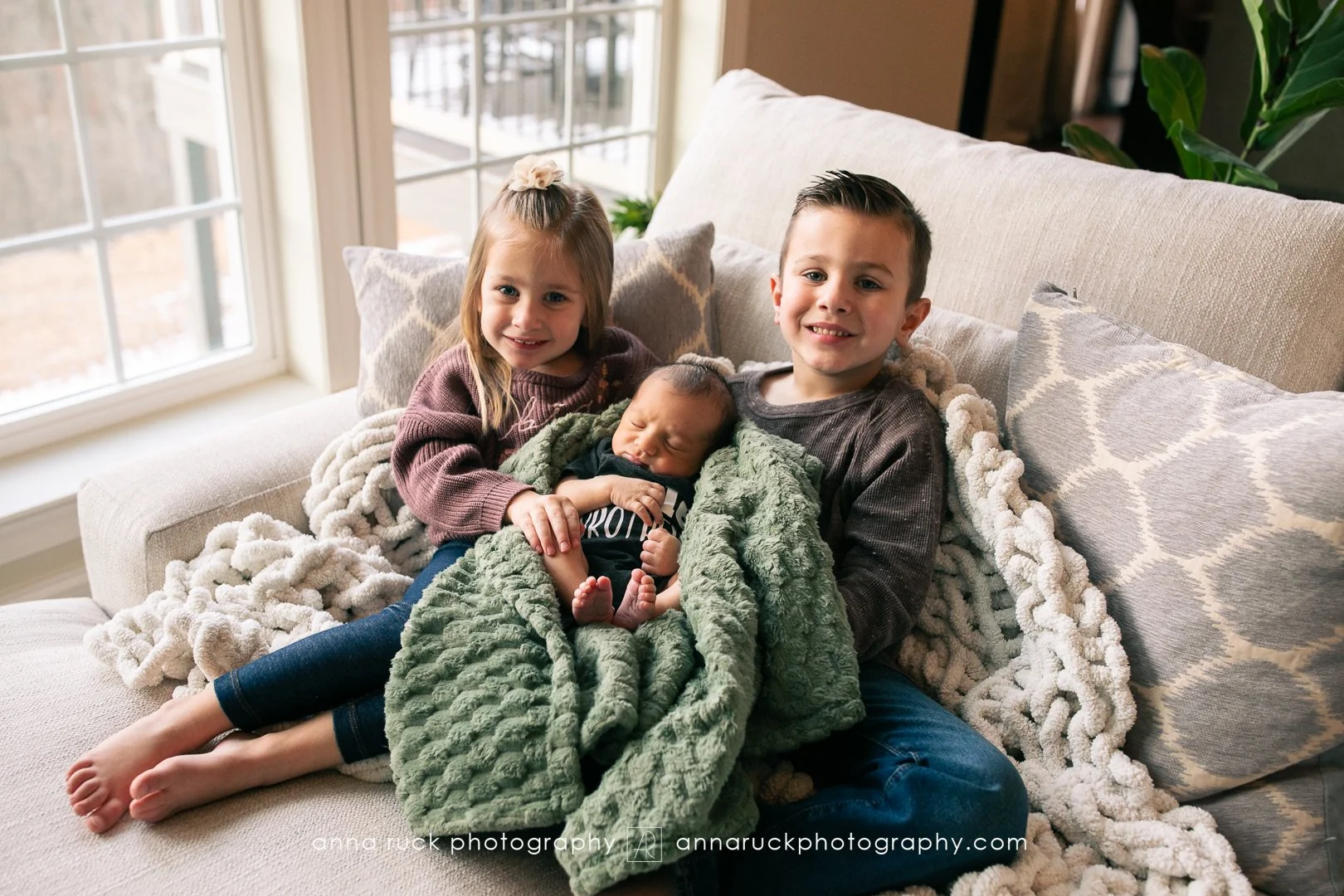 Oliver_newborn photos_watermarked-63.jpg