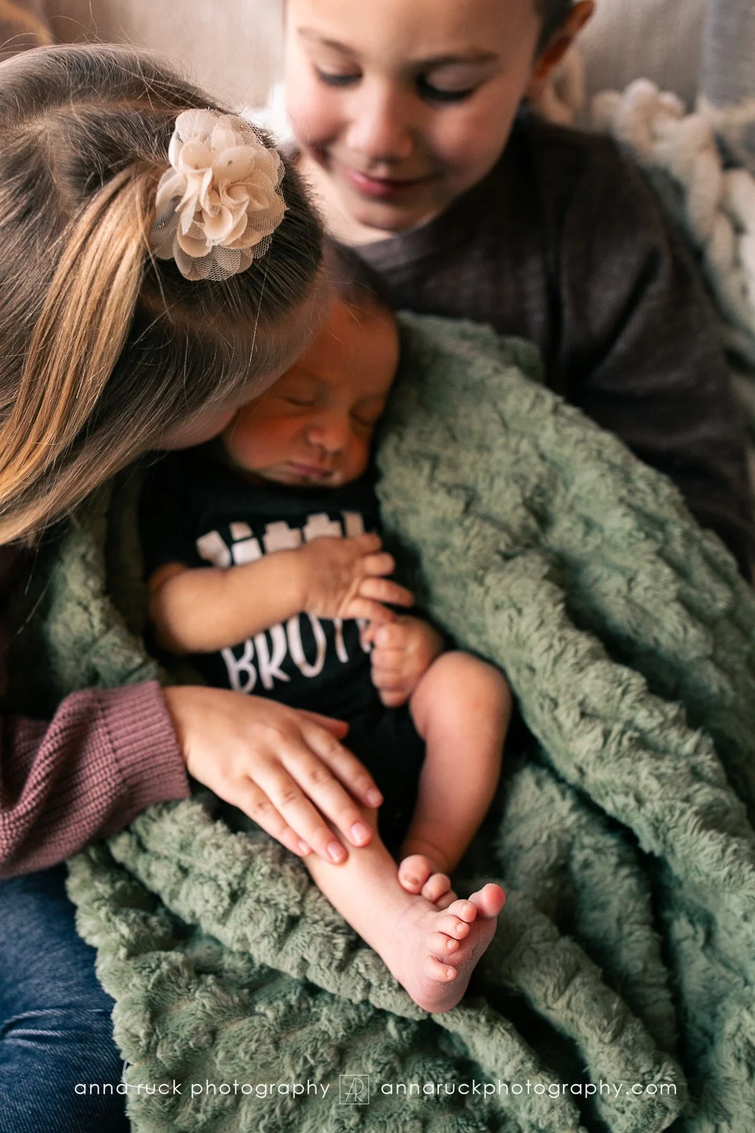 Oliver_newborn photos_watermarked-67.jpg