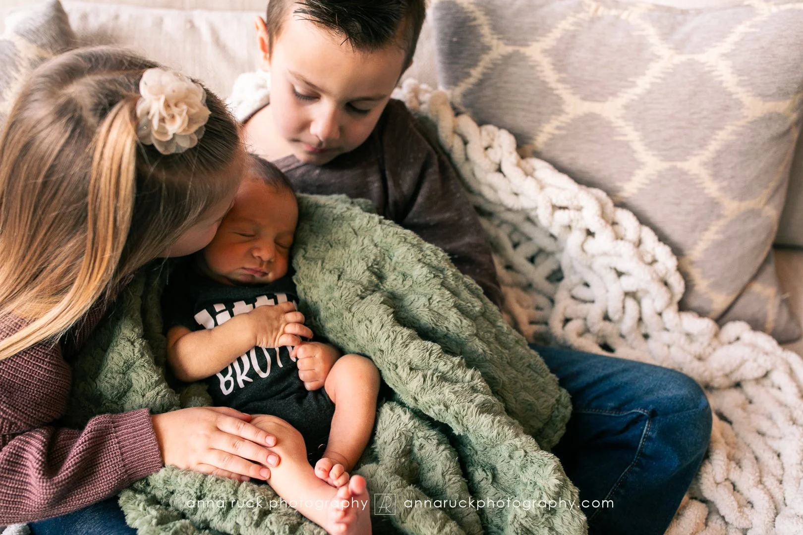 Oliver_newborn photos_watermarked-69.jpg