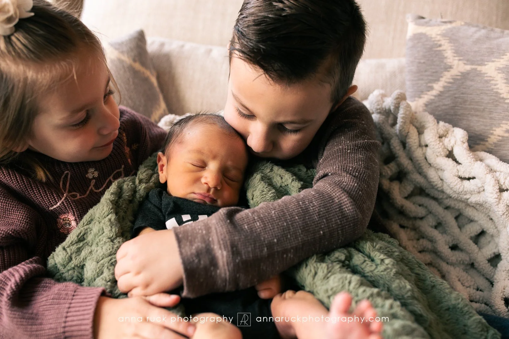 Oliver_newborn photos_watermarked-70.jpg
