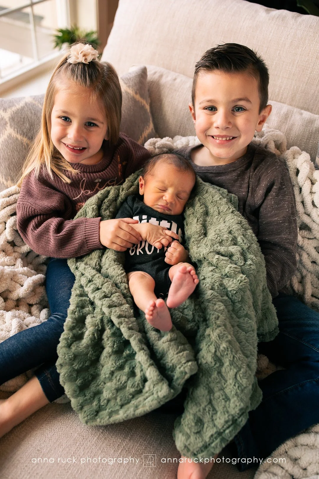 Oliver_newborn photos_watermarked-73.jpg