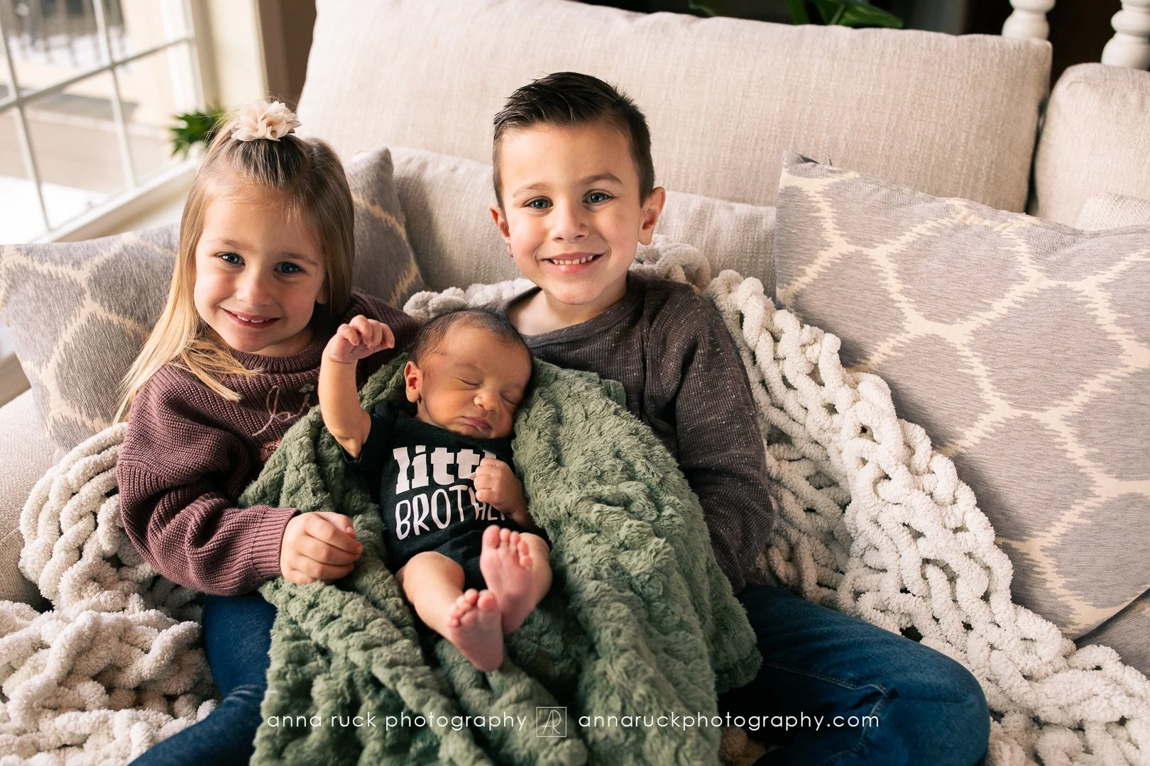 Oliver_newborn photos_watermarked-74.jpg