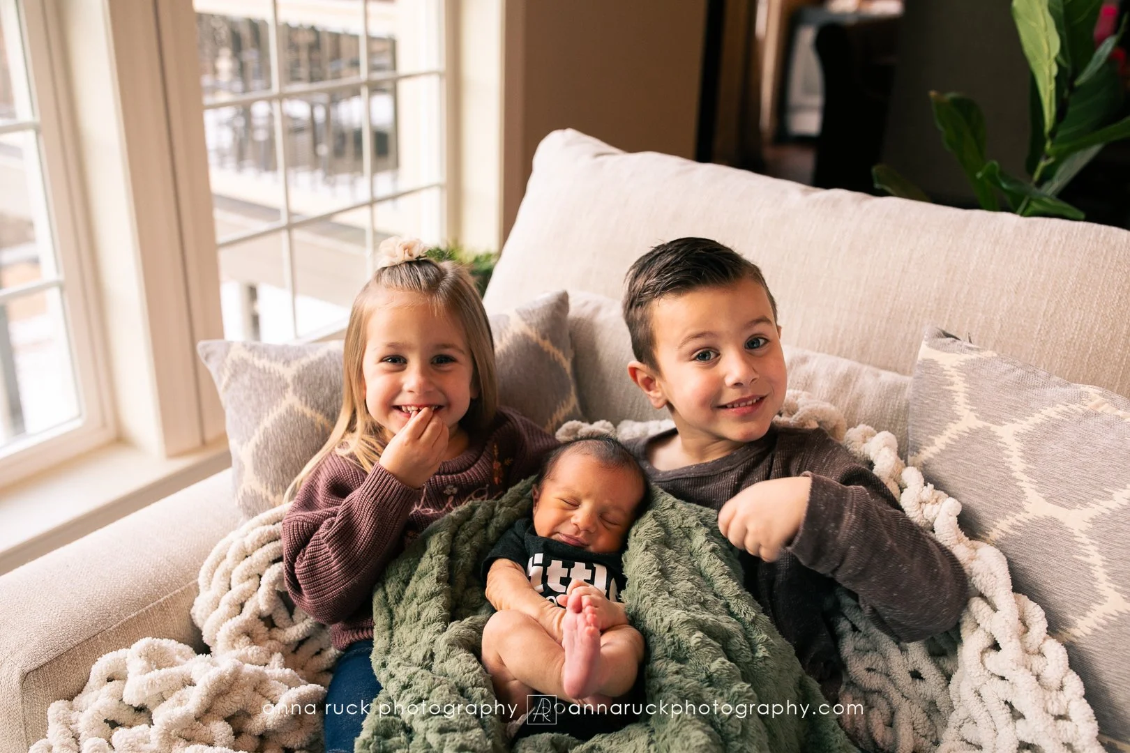 Oliver_newborn photos_watermarked-76.jpg