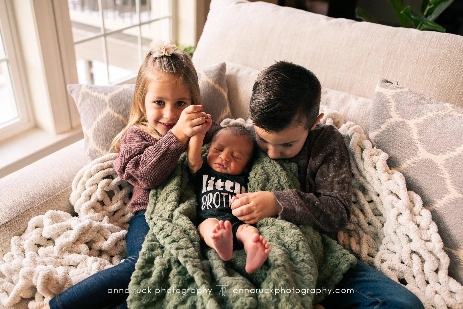 Oliver_newborn photos_watermarked-77.jpg