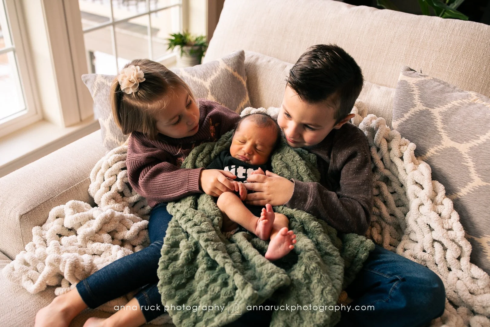 Oliver_newborn photos_watermarked-79.jpg
