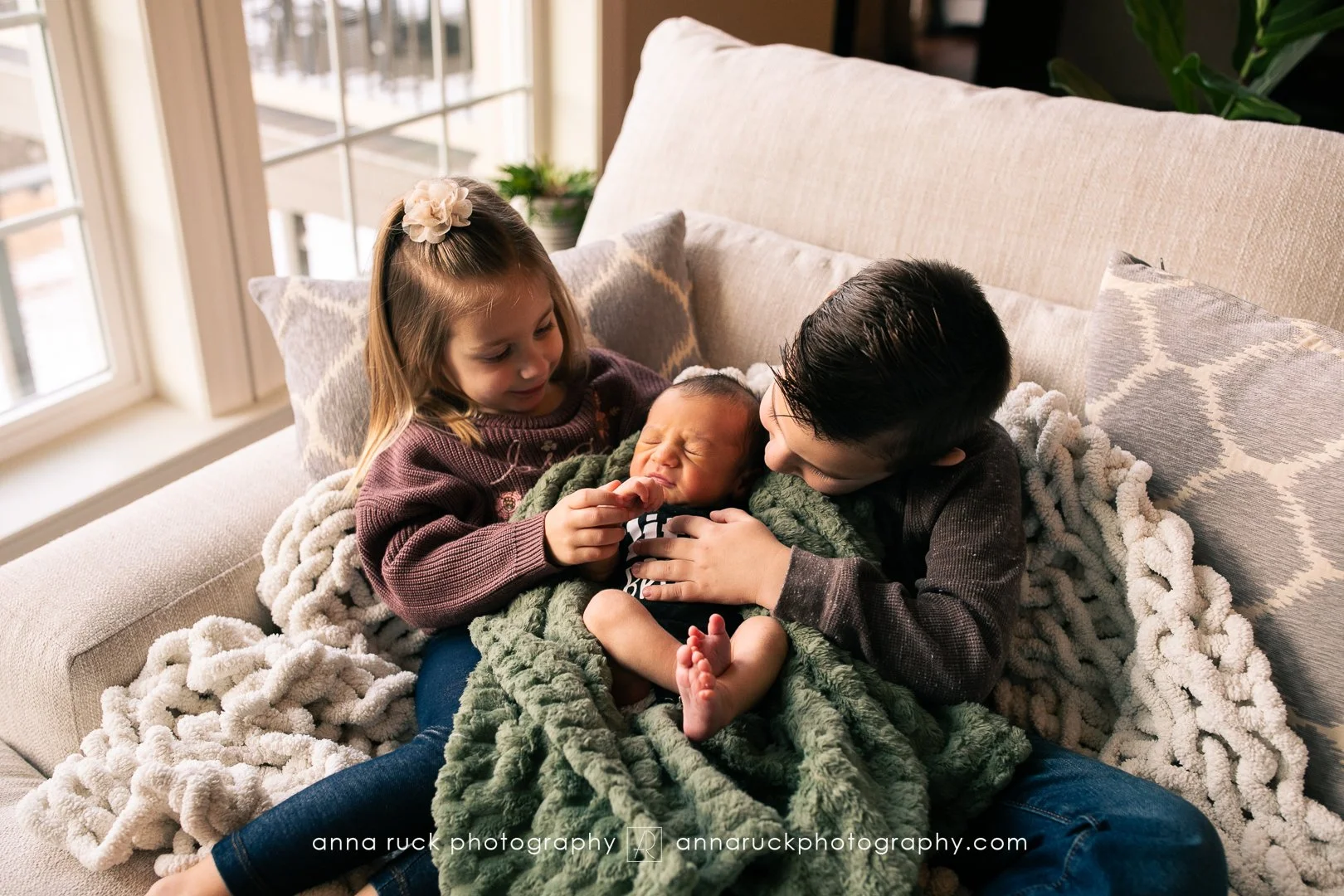 Oliver_newborn photos_watermarked-81.jpg