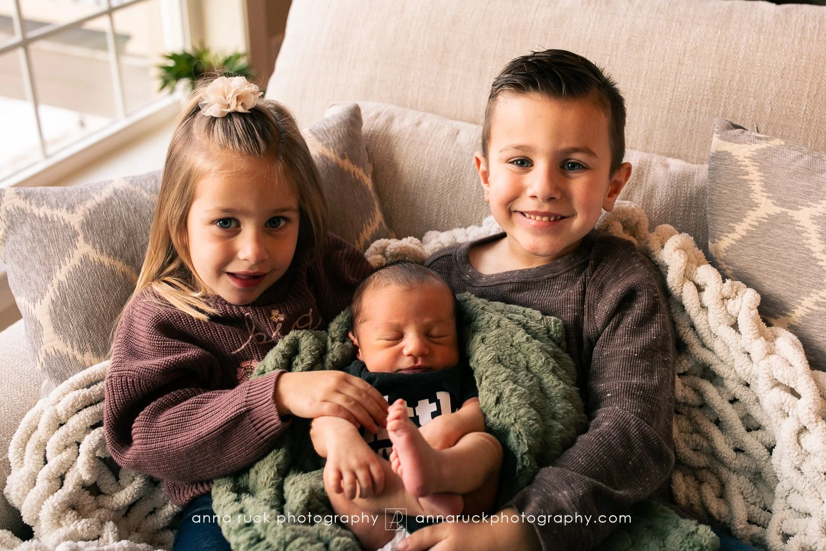 Oliver_newborn photos_watermarked-85.jpg