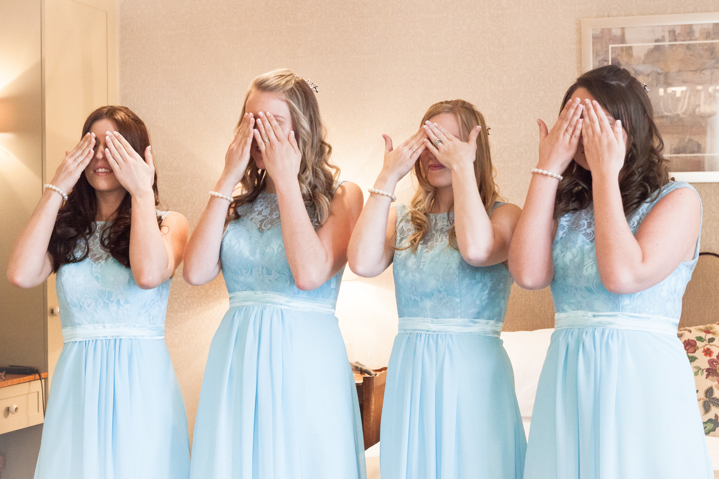 All the fun and excitement of the bridal preparations are caught easily with the 24-70mm lens. 