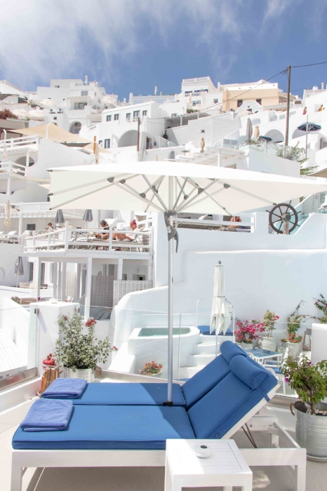 Iconic Santorini - Private Patio with Day Beds