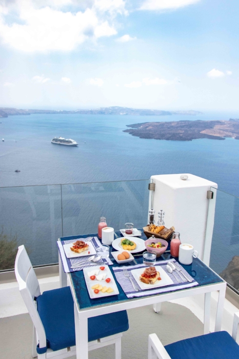 Iconic Santorini - Breakfast On Your Private Patio