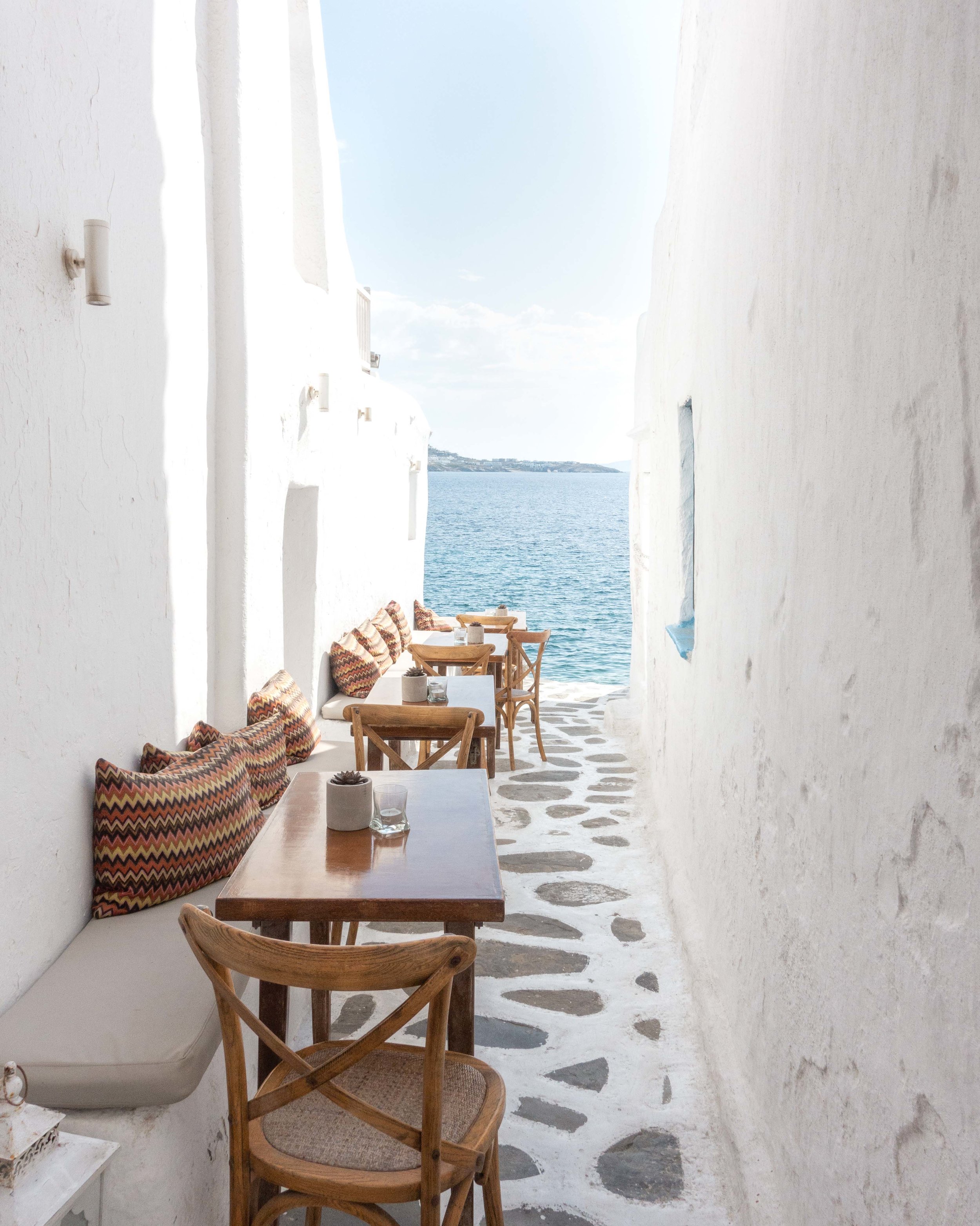 Small alleyway restaurant - Mykonos Old Town