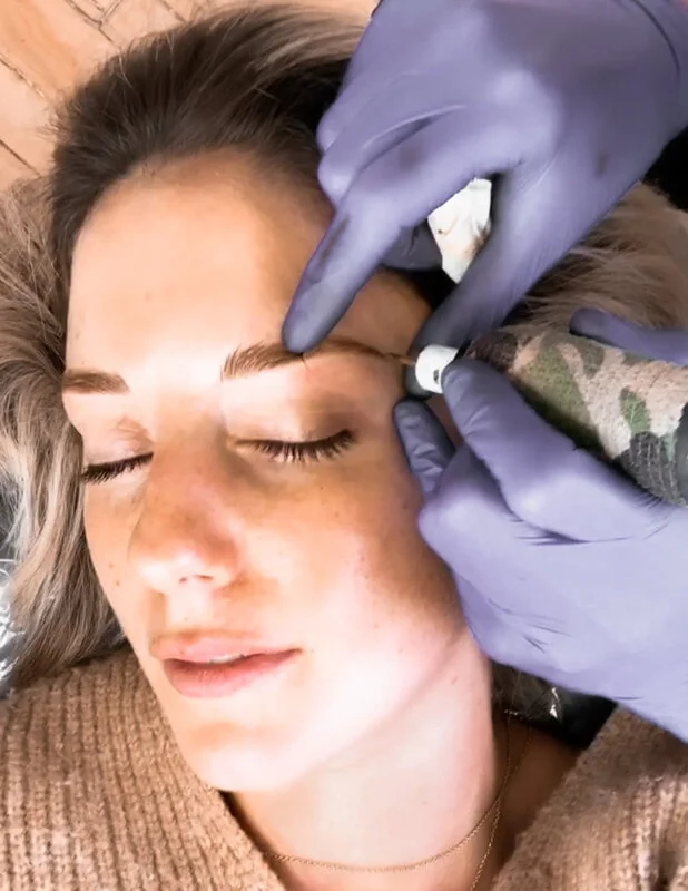 powder brows / microbladed eyebrows