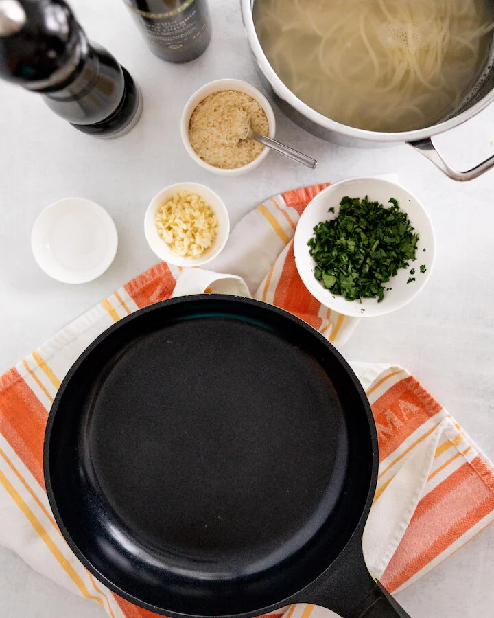SPAGHETTI AGLIO E OLIO