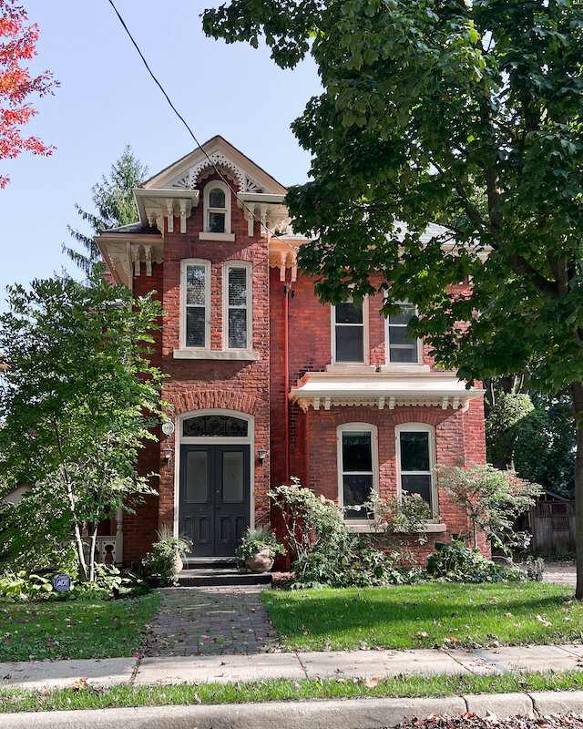 THINGS TO DO IN STRATFORD, ONTARIO - VICTORIAN HOMES.jpg